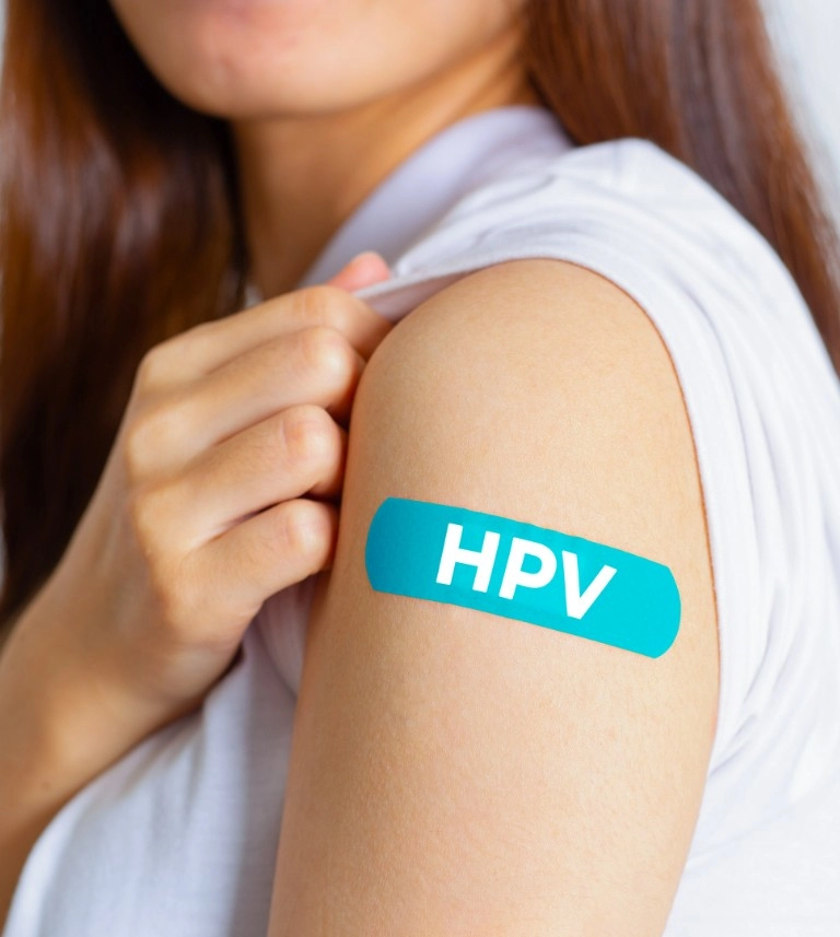 Plaster z napisem HPV